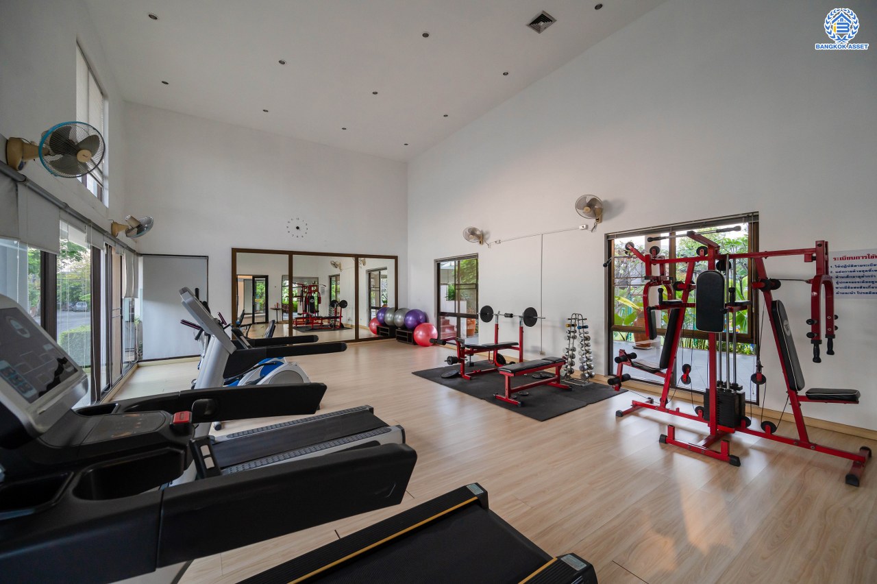 บ้านมือสองตกแต่งใหม่ โครงการ โนเบิลวานา ปิ่นเกล้า1 บ้านเดี่ยวหลังใหญ่ เนื้อที่ 65.6 ตร.ว. พื้นที่ใช้สอย 206.4 ตร.ม. ฟังก์ชัน 3 ห้องนอน 3 ห้องน้ำ 2 ห้องอเนกประสงค์  1 ห้องแม่บ้าน จอดรถได้ 2 คัน บนสุดยอดทำเลเดินทางสะดวก หน้าโครงการติดถนนใหญ่บรมราชชนนี ใกล้ทางคู่ขนานลอยฟ้าบรมราชชนนี ม.มหิดล เซ็นทรัลศาลายา และรายล้อมด้วยสิ่งอำนวยความสะดวกครบ...